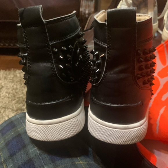 Saling men size 45 black Louis Vuitton in excellent condition for 425 - Picture 4 of 6